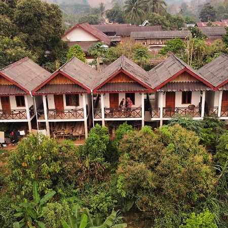 Sunset Bungalows & Gh Muang Ngoi Екстериор снимка