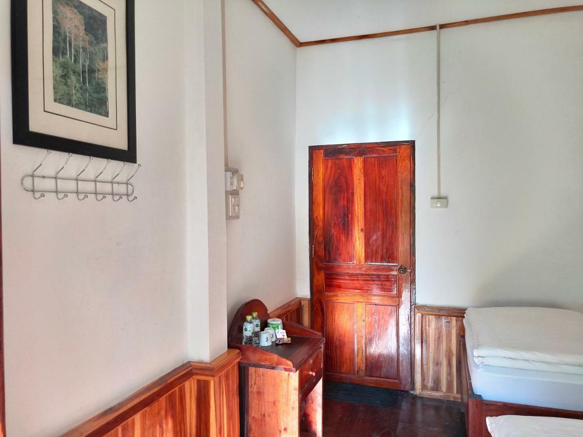 Sunset Bungalows & Gh Muang Ngoi Екстериор снимка