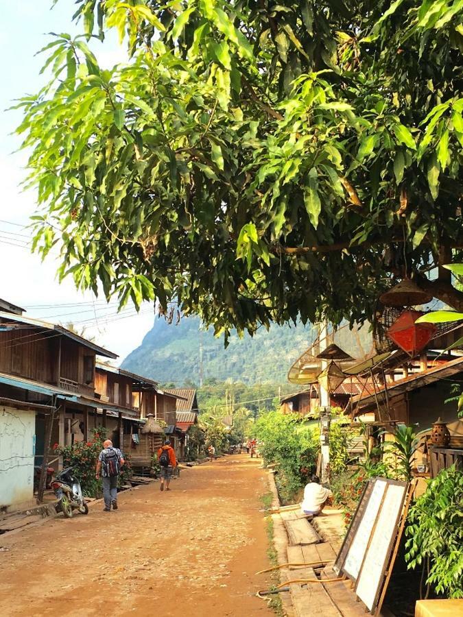 Sunset Bungalows & Gh Muang Ngoi Екстериор снимка