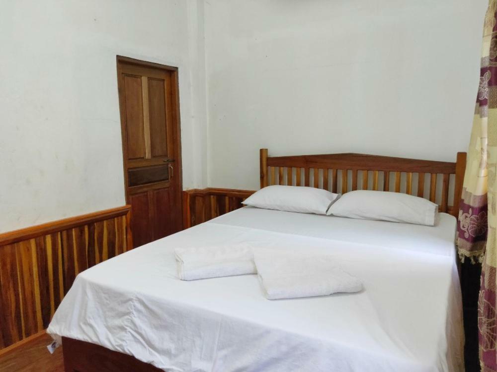 Sunset Bungalows & Gh Muang Ngoi Екстериор снимка