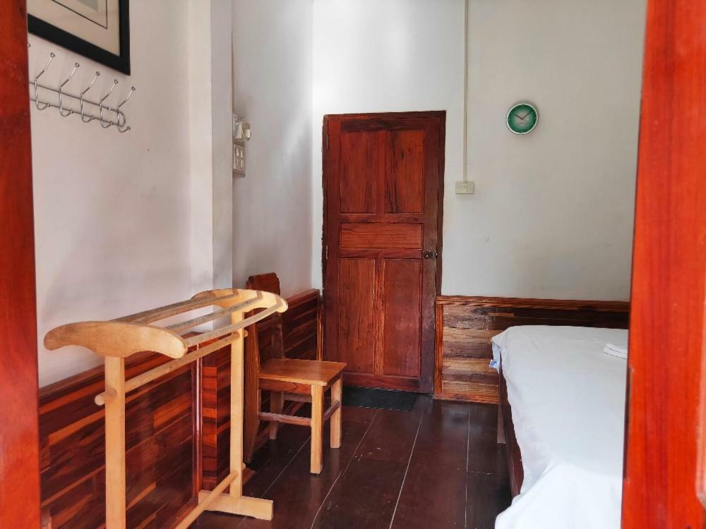 Sunset Bungalows & Gh Muang Ngoi Екстериор снимка
